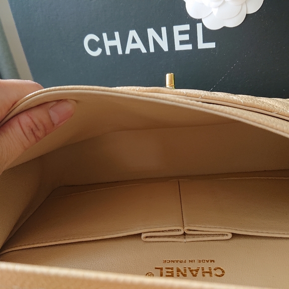 Chanel caviar classic flap bag medium beige GHW - Picture 7 of 12